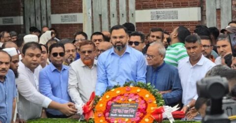 আরাফাত রহমান কোকোর জন্মদিনে বনানী কবরস্থানে শ্রদ্ধা নিবেদন