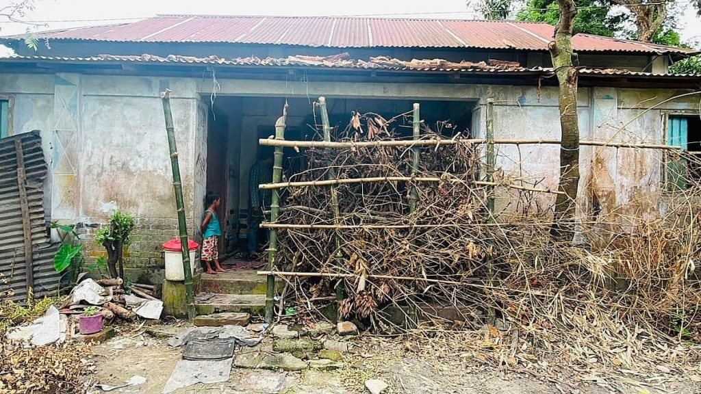 জমি নিয়ে বিরোধে ব্রাহ্মণবাড়িয়ায় দুই সপ্তাহ অবরুদ্ধ এক পরিবার