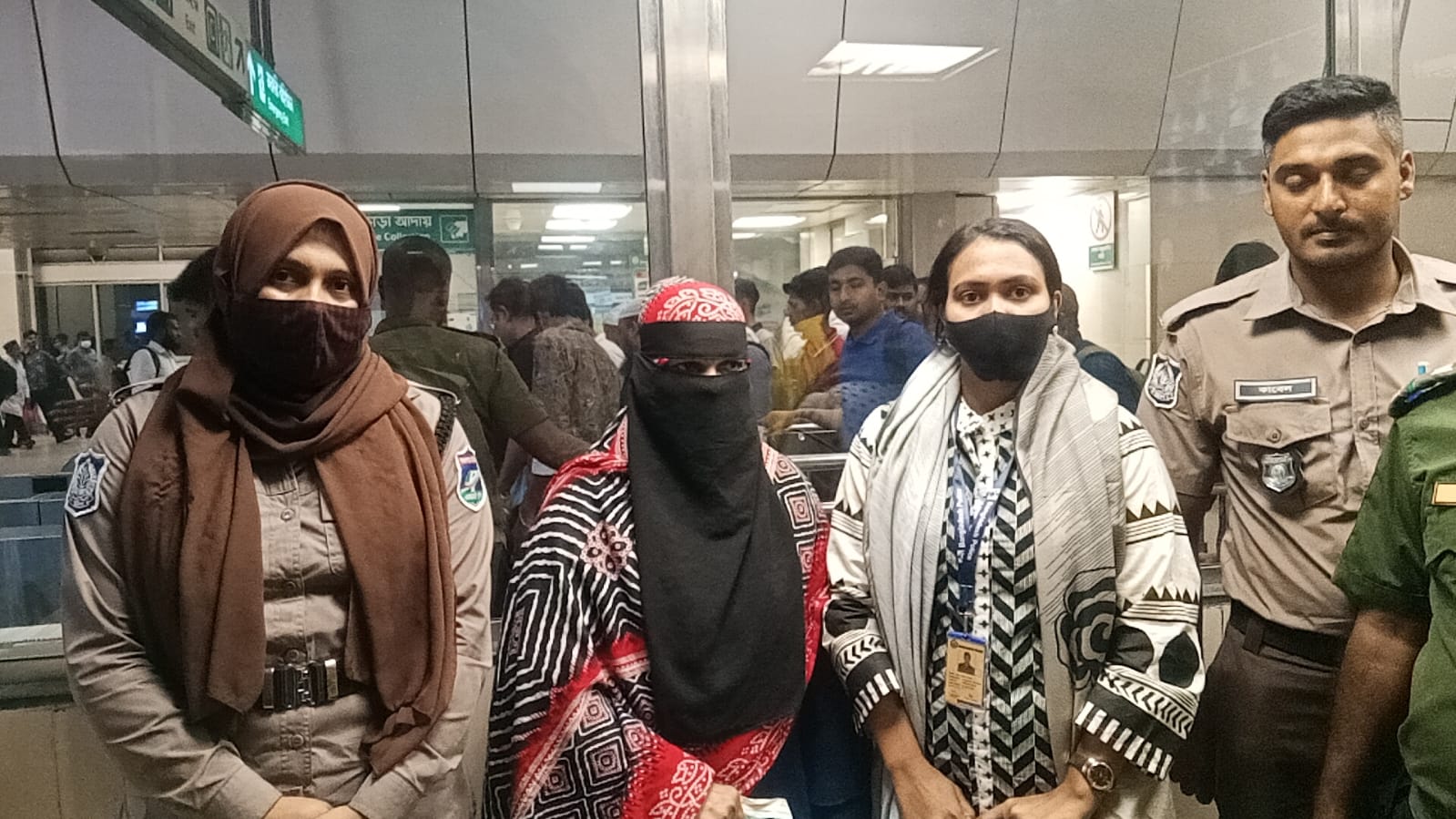 মেট্রো স্টেশনে গাঁজাসহ নারী মাদক কারবারি আটক